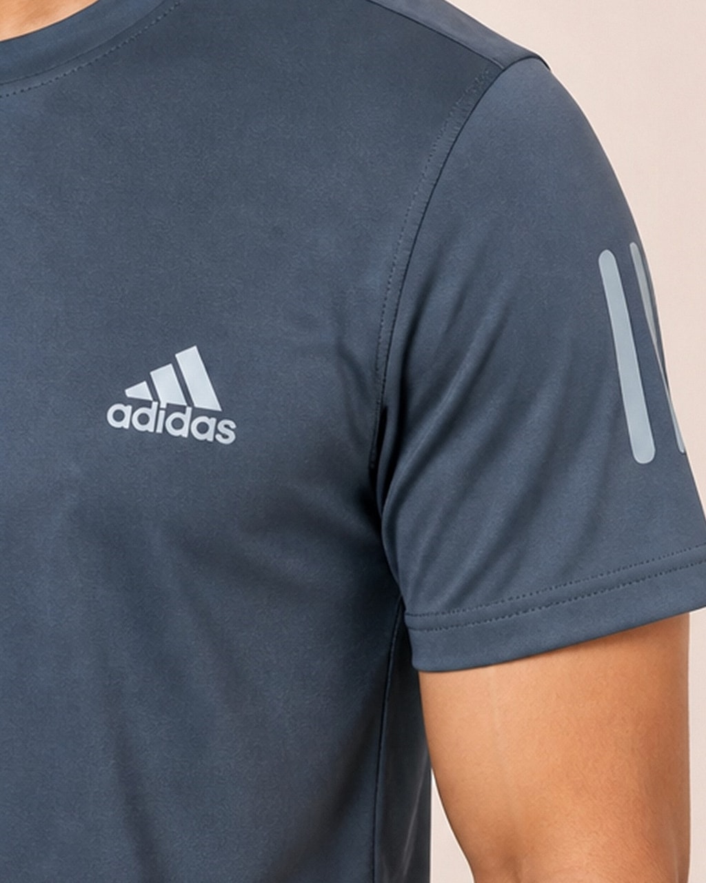 Reflective Logo Round Neck Dark Gray Tracksuit detail view